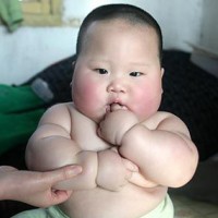 Gros, Gras, Grand: Un énorme bébé