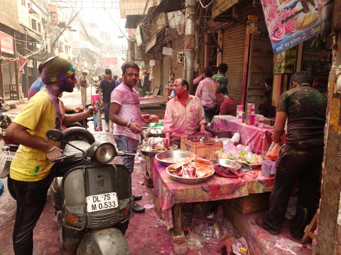 Mon voyage à Delhi en Inde: Fête Holi, Gurudwara Bangla Sahib et Hauz Khas village