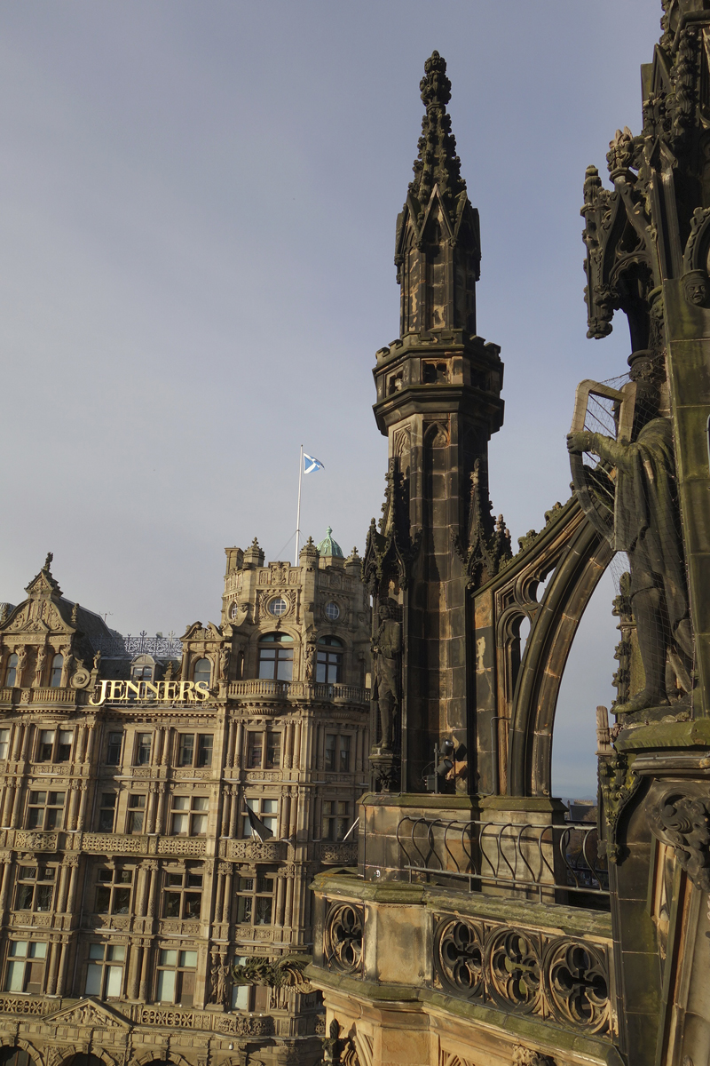 Mon voyage à Princes Street et Scott Monument à Édimbourg en Écosse