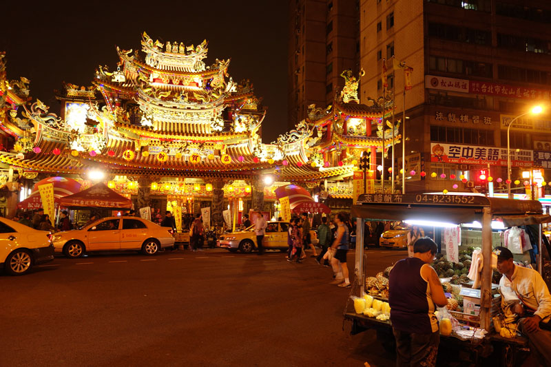 Voyage au Marché de nuit Raohe street et Temple Ciyou à Taipei à Taïwan