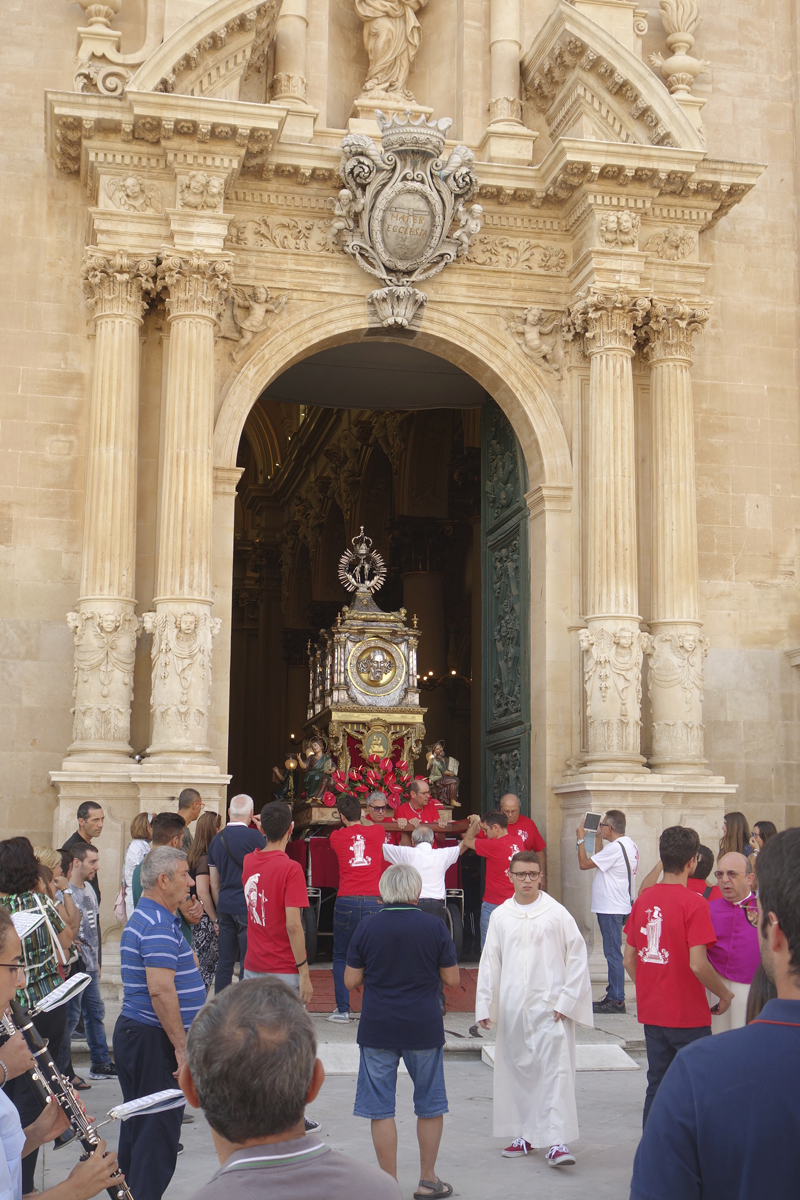 Voyage en Sicile à Ragusa Nuova et Ragusa Ibla Procession San Giovanni