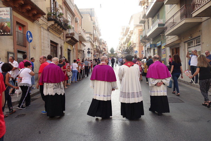 Voyage en Sicile à Ragusa Nuova et Ragusa Ibla Procession San Giovanni