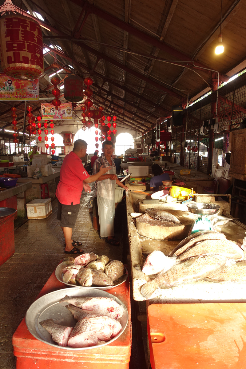 Marché couvert rue Lebuh Campbell à George Town sur l'île de Penang en Malaisie 