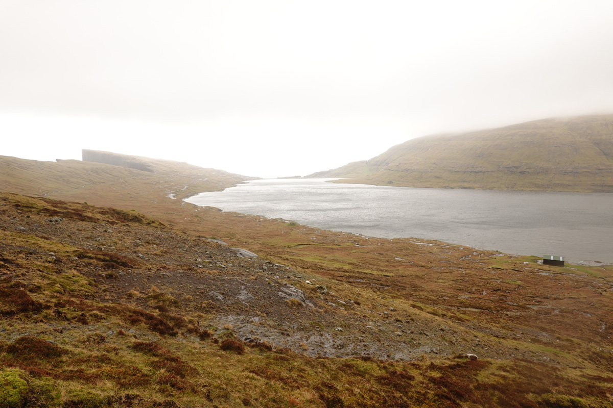 Lac Sørvágsvatn / Leitisvatn sur l’île Vágar des Îles Féroé