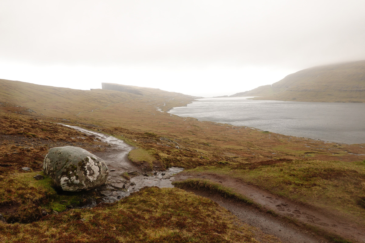 Lac Sørvágsvatn / Leitisvatn sur l’île Vágar des Îles Féroé