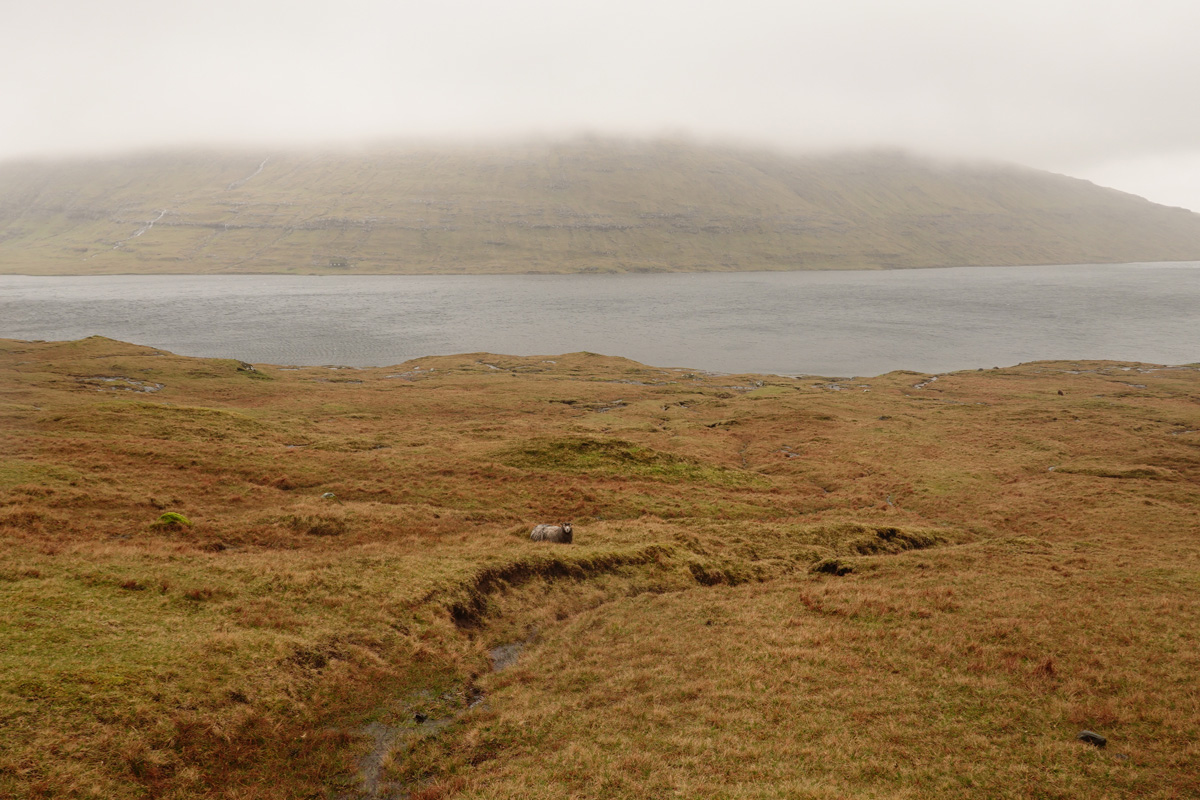 Lac Sørvágsvatn / Leitisvatn sur l’île Vágar des Îles Féroé