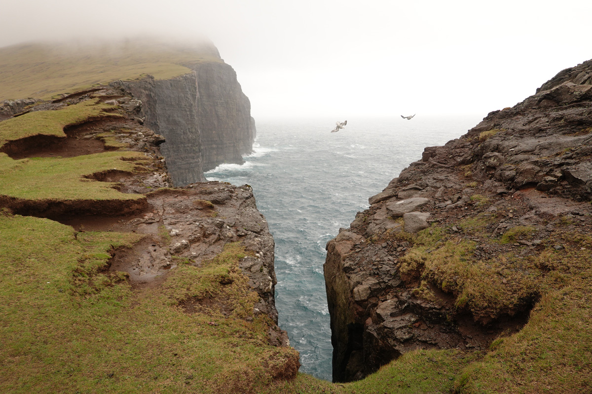 Lac Sørvágsvatn / Leitisvatn sur l’île Vágar des Îles Féroé