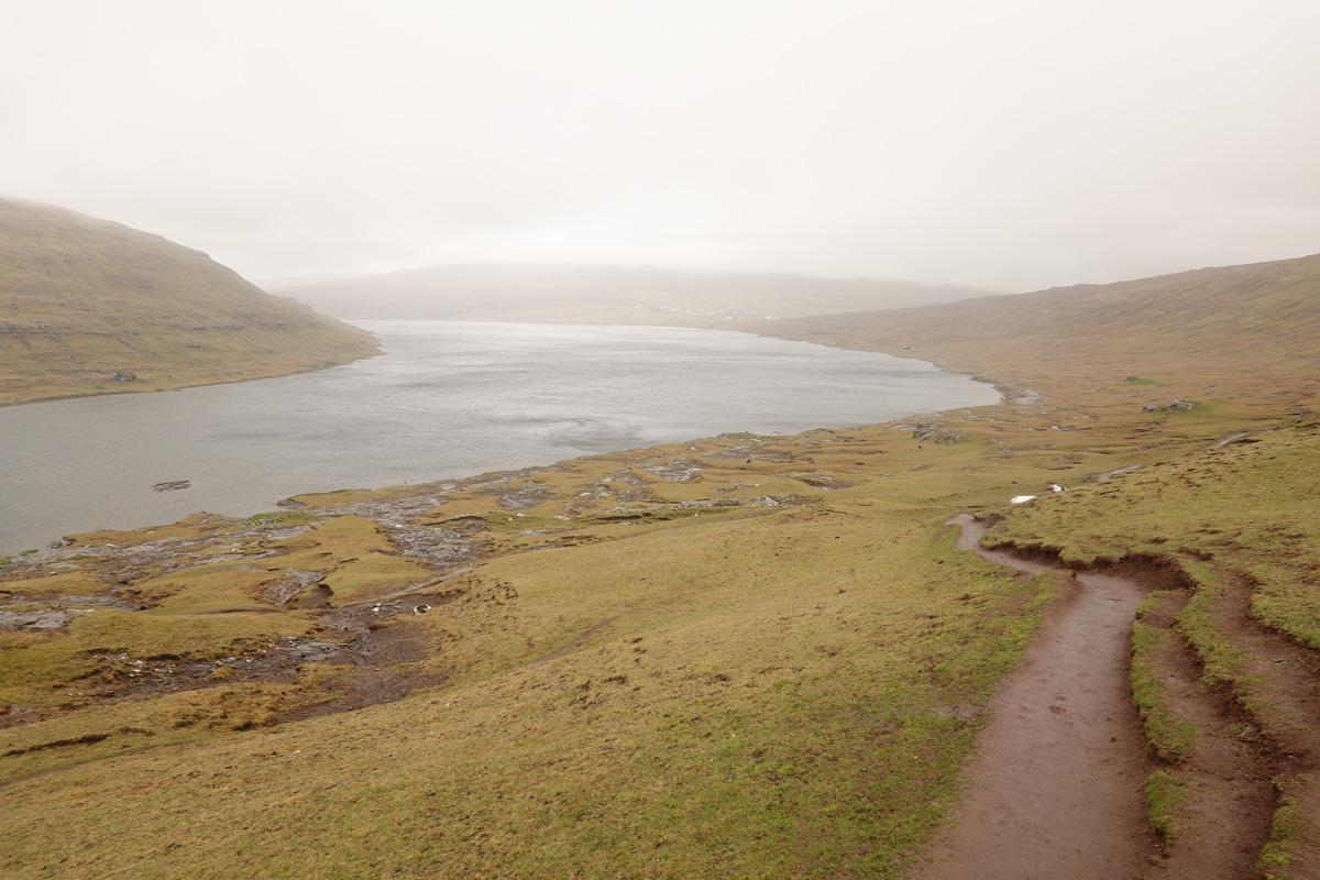 Lac Sørvágsvatn / Leitisvatn sur l’île Vágar des Îles Féroé