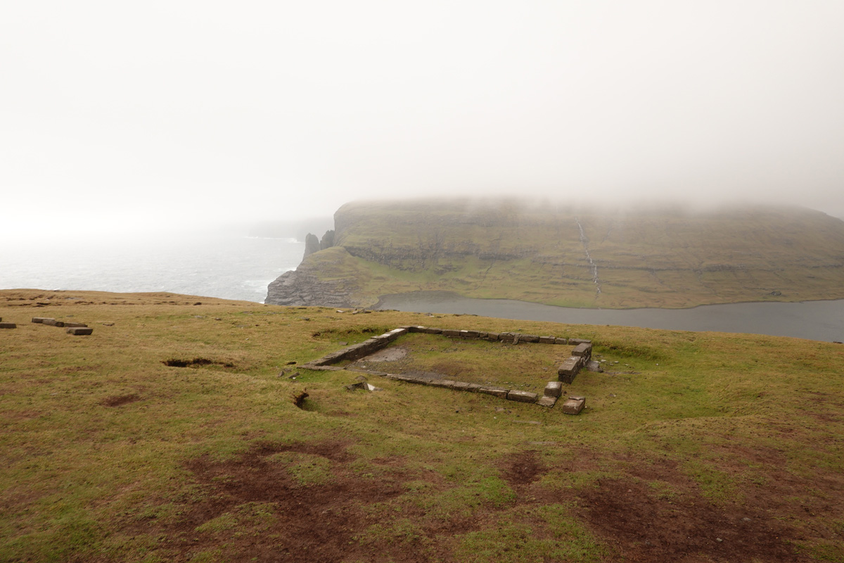 Lac Sørvágsvatn / Leitisvatn sur l’île Vágar des Îles Féroé