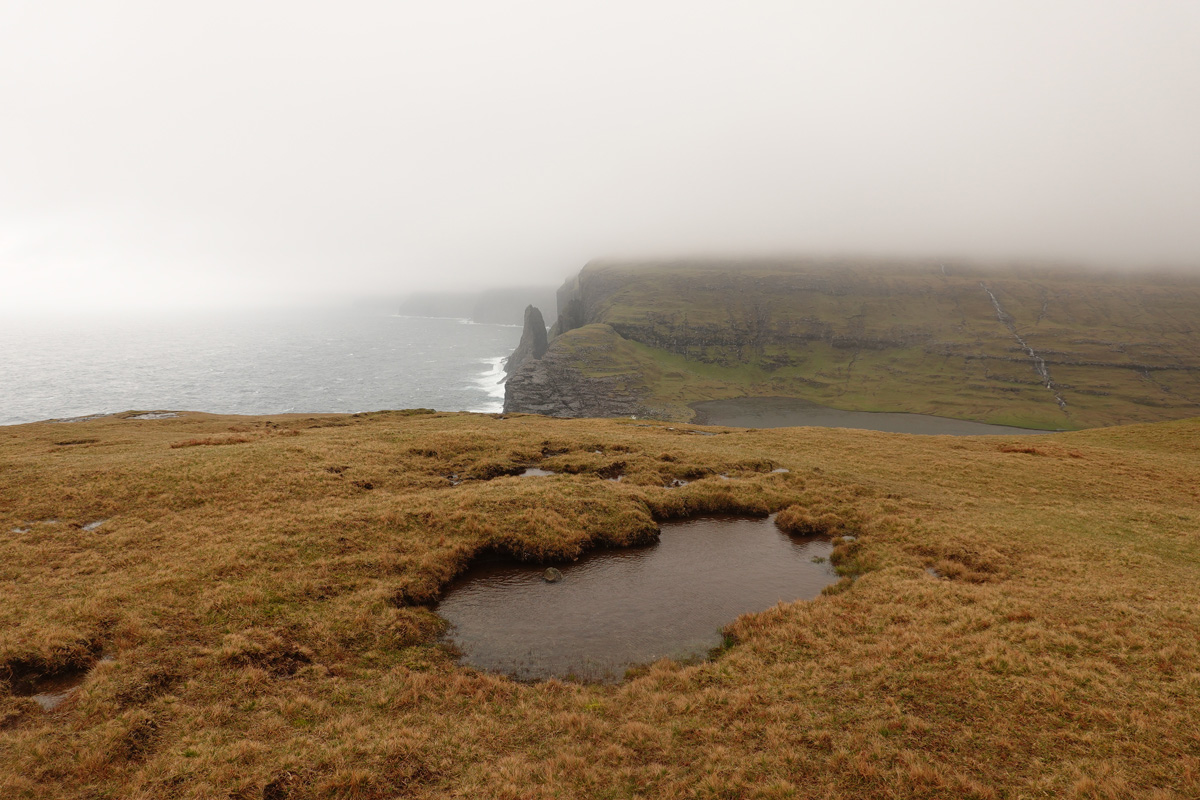 Lac Sørvágsvatn / Leitisvatn sur l’île Vágar des Îles Féroé