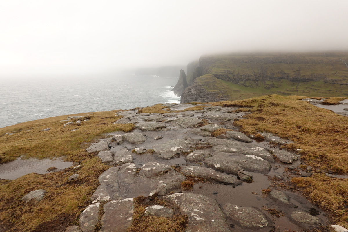 Lac Sørvágsvatn / Leitisvatn sur l’île Vágar des Îles Féroé