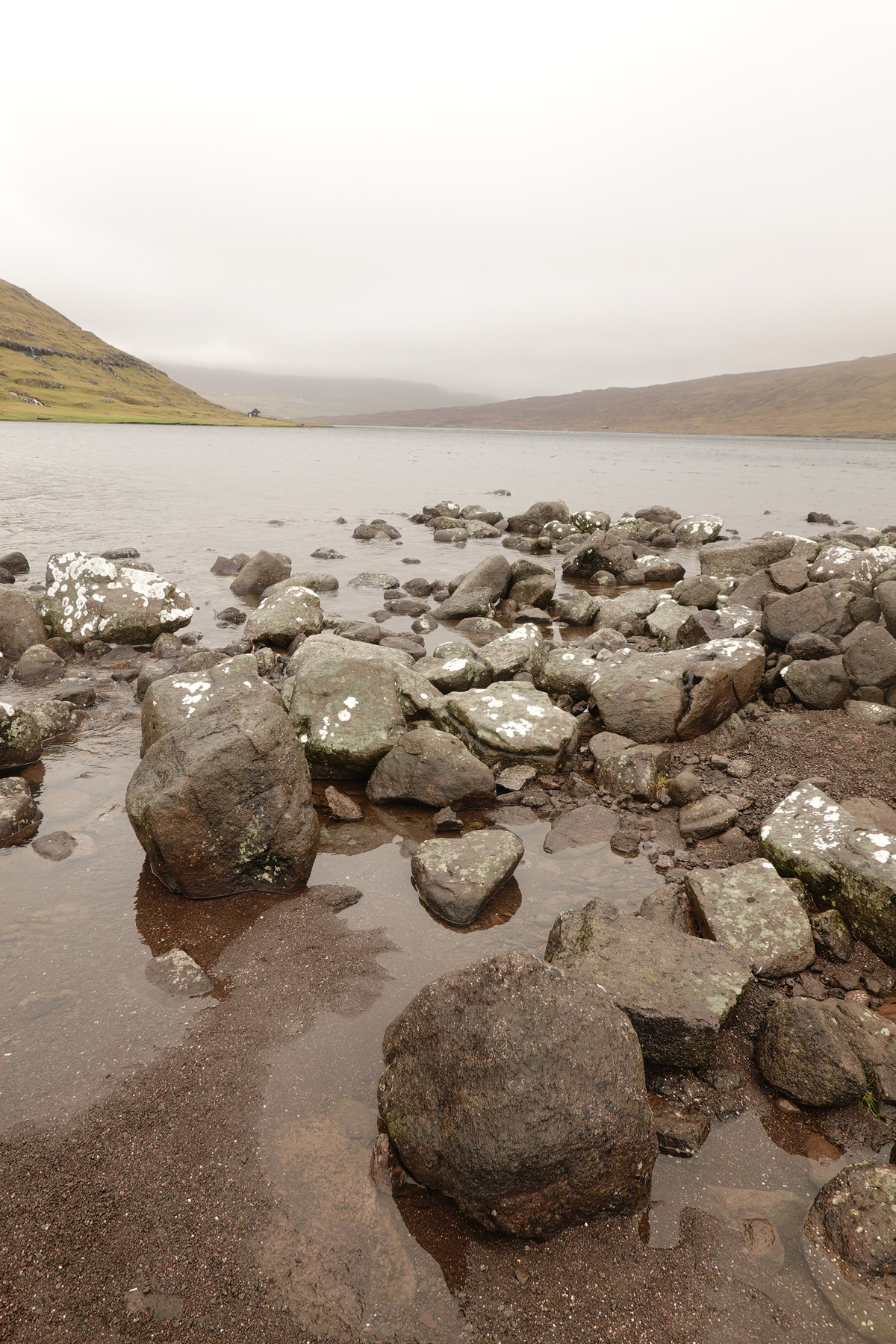 Lac Sørvágsvatn / Leitisvatn sur l’île Vágar des Îles Féroé