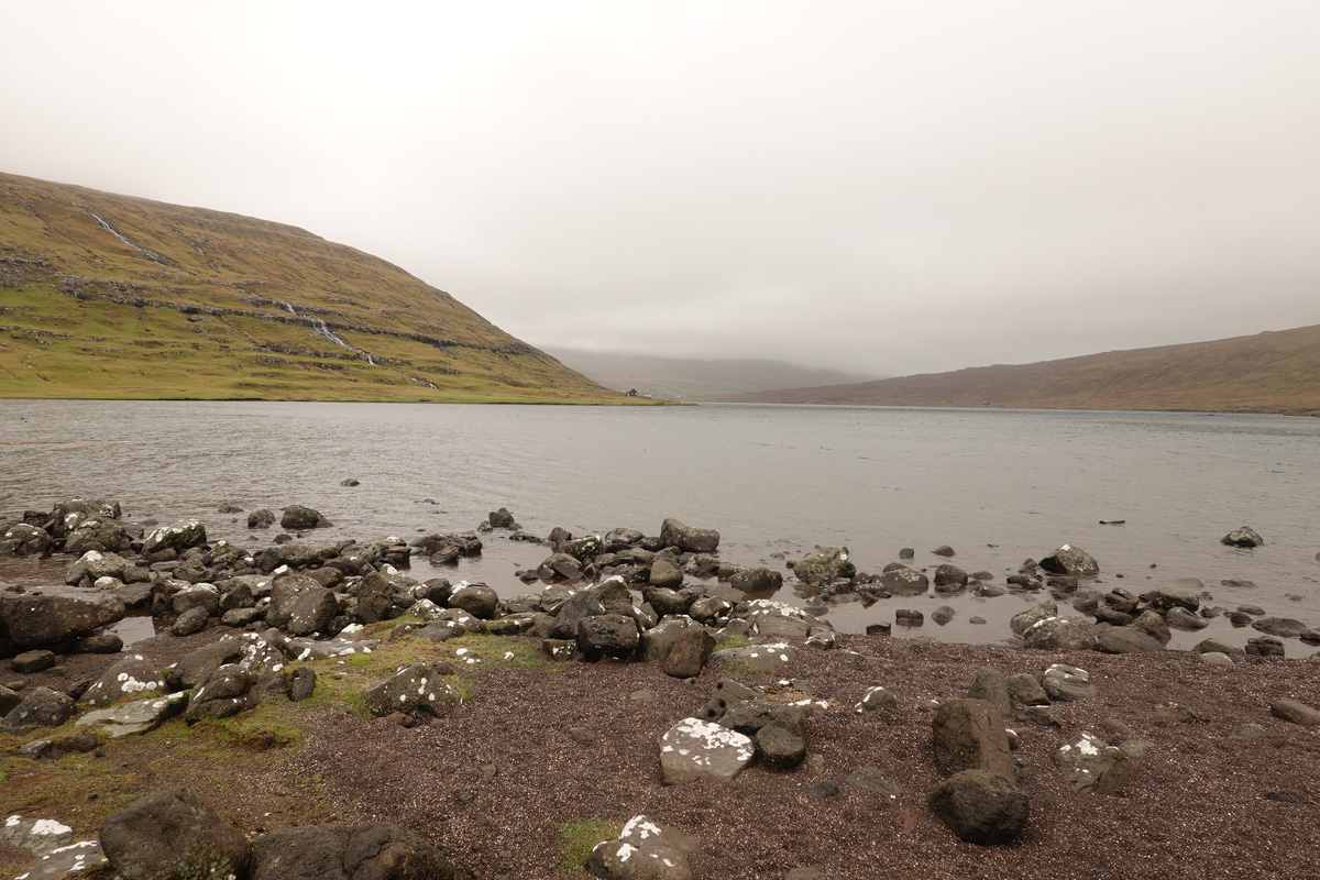 Lac Sørvágsvatn / Leitisvatn sur l’île Vágar des Îles Féroé