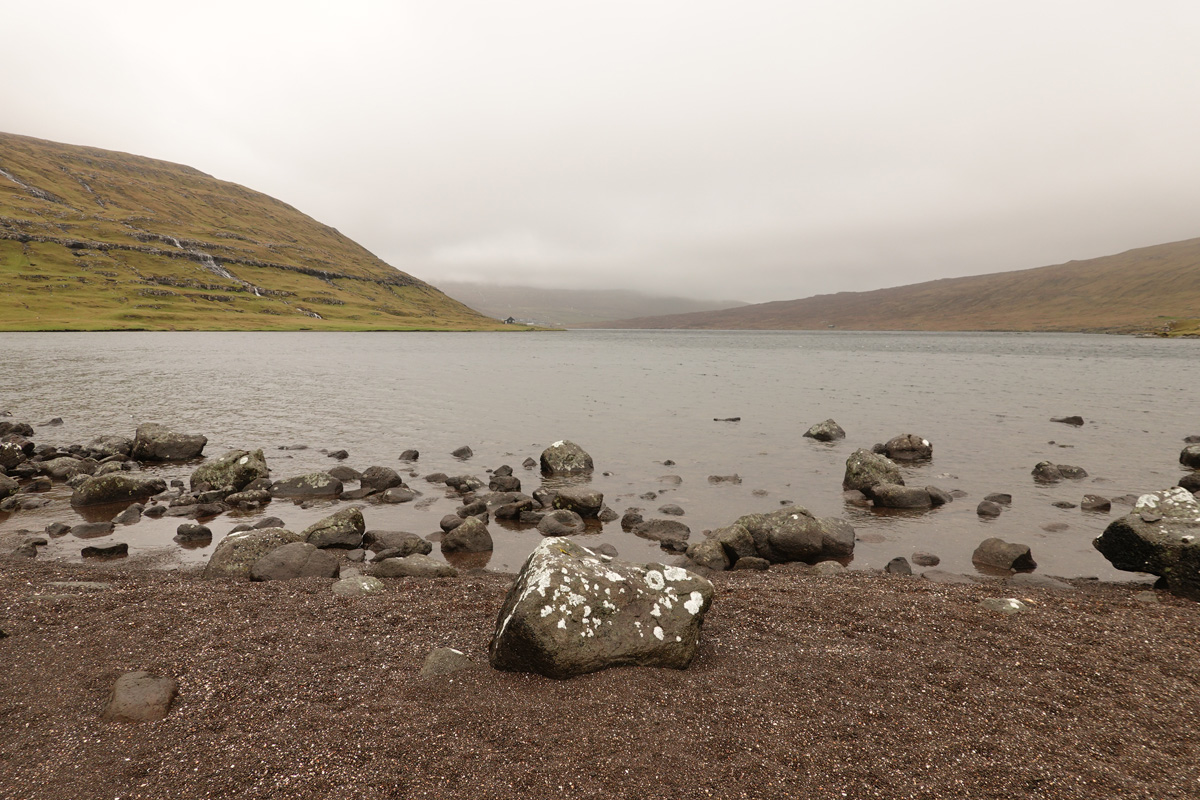 Lac Sørvágsvatn / Leitisvatn sur l’île Vágar des Îles Féroé