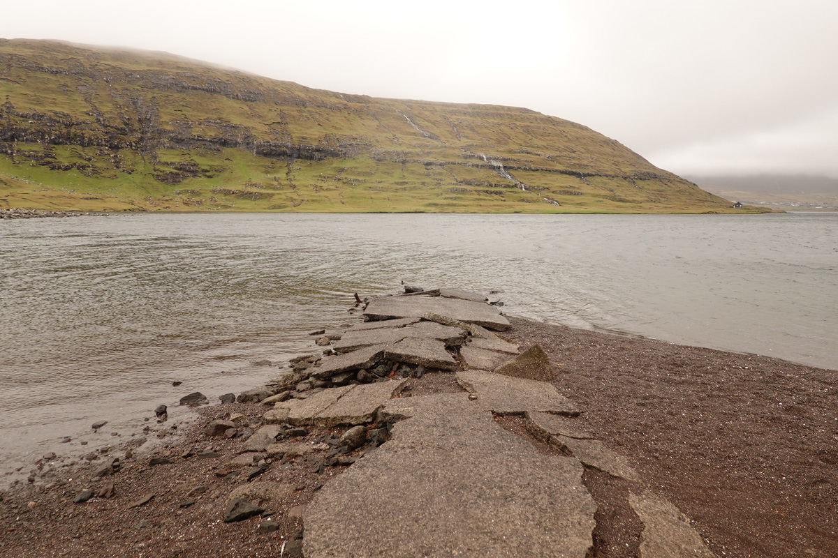 Lac Sørvágsvatn / Leitisvatn sur l’île Vágar des Îles Féroé