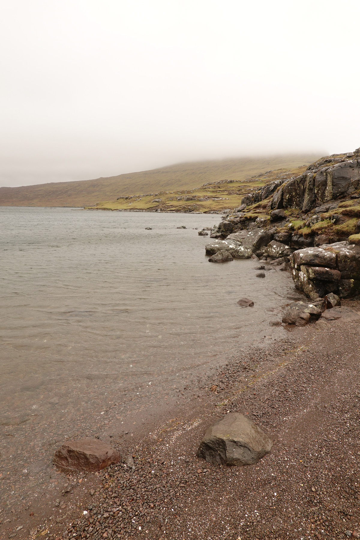 Lac Sørvágsvatn / Leitisvatn sur l’île Vágar des Îles Féroé