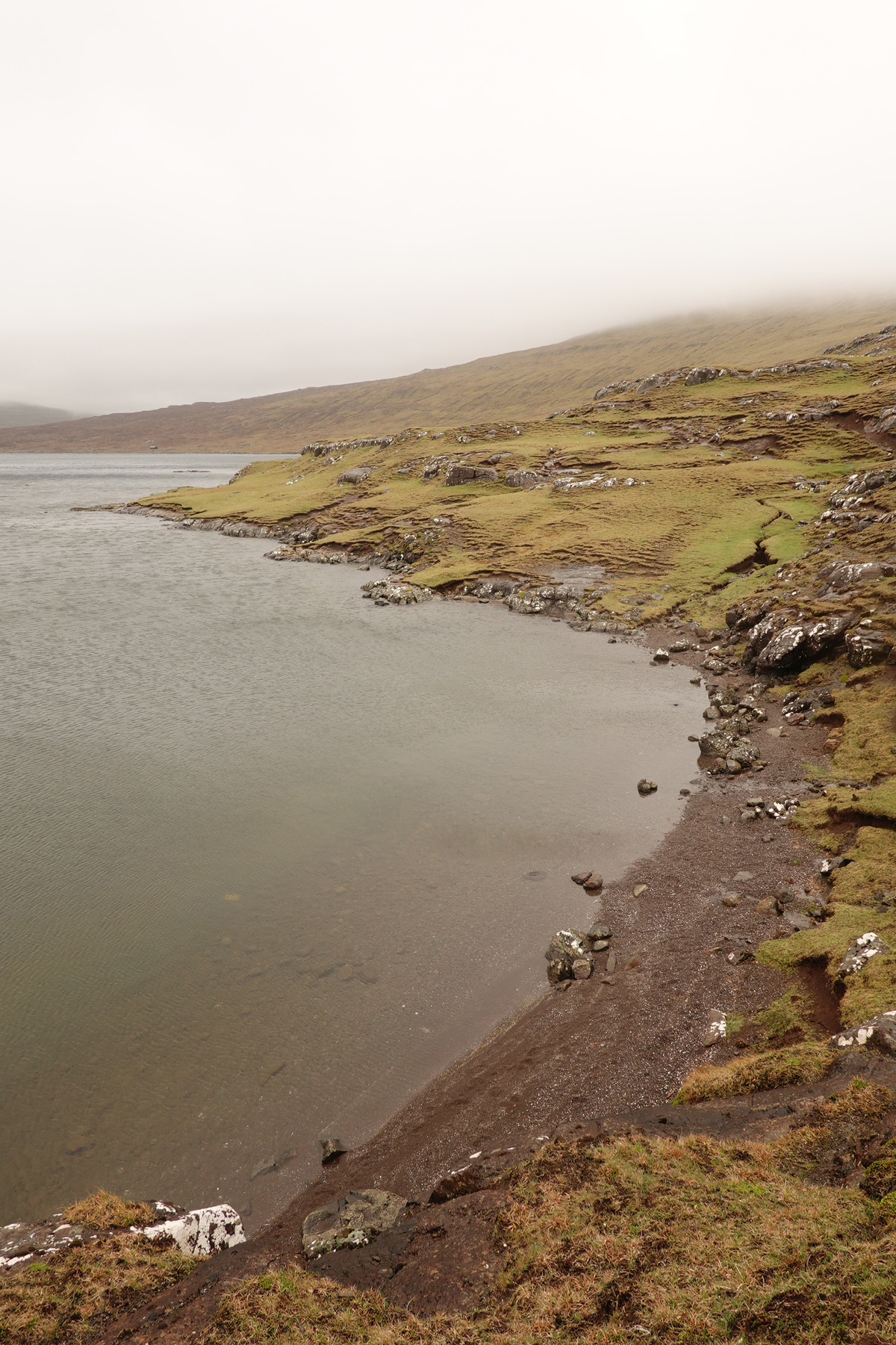 Lac Sørvágsvatn / Leitisvatn sur l’île Vágar des Îles Féroé