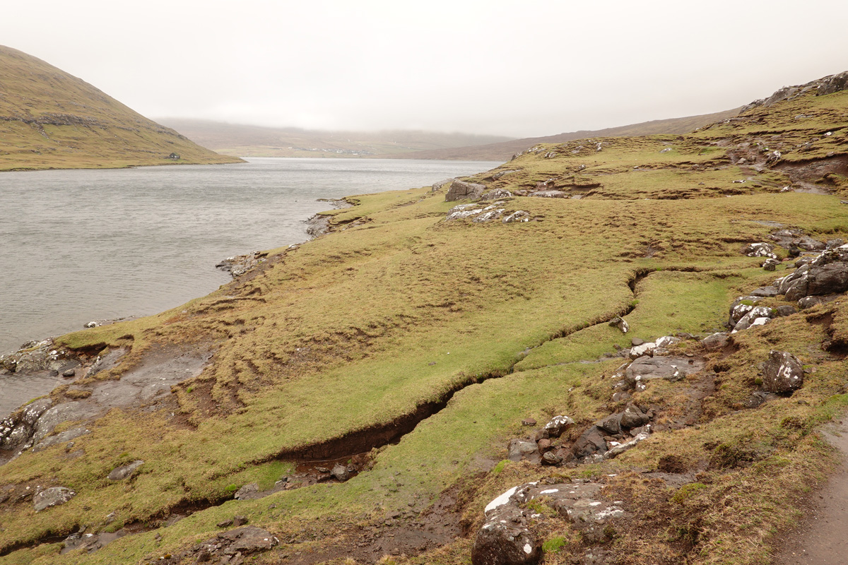 Lac Sørvágsvatn / Leitisvatn sur l’île Vágar des Îles Féroé