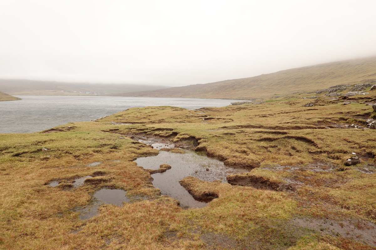 Lac Sørvágsvatn / Leitisvatn sur l’île Vágar des Îles Féroé