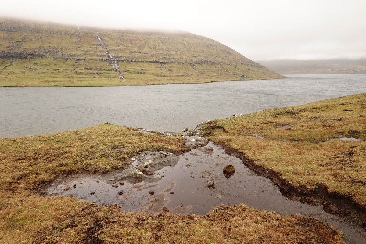 Lac Sørvágsvatn / Leitisvatn sur l’île Vágar des Îles Féroé