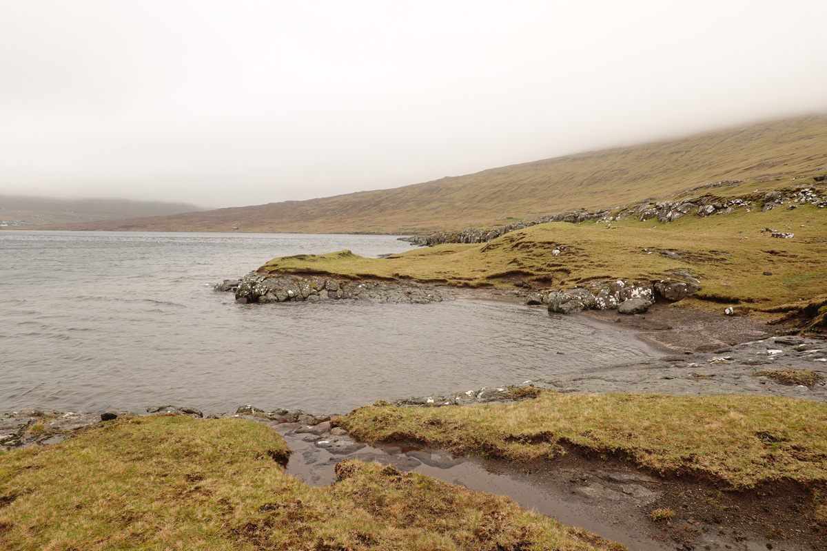 Lac Sørvágsvatn / Leitisvatn sur l’île Vágar des Îles Féroé