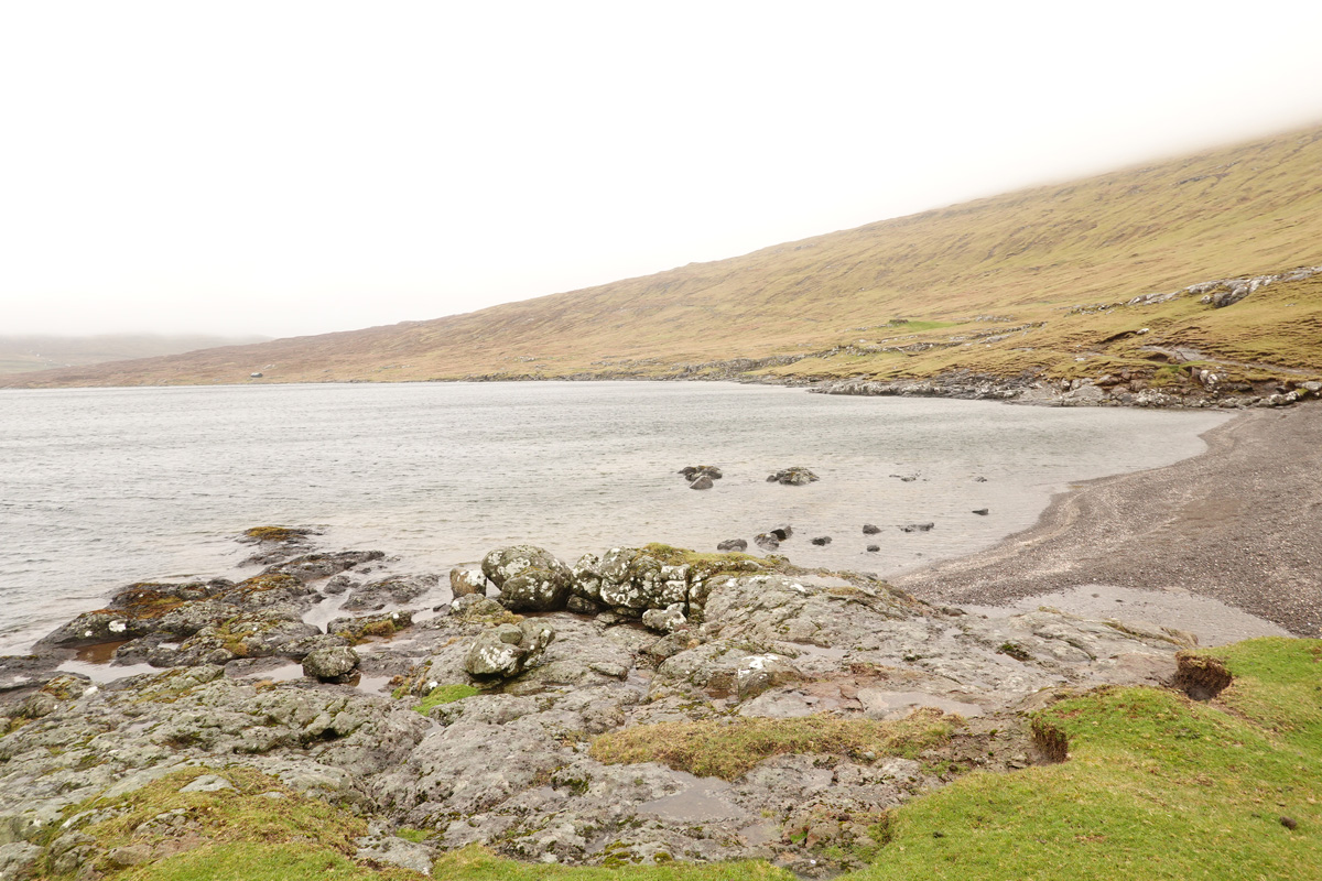 Lac Sørvágsvatn / Leitisvatn sur l’île Vágar des Îles Féroé