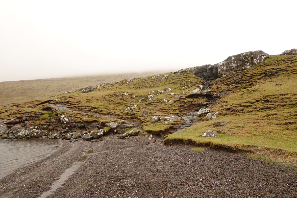 Lac Sørvágsvatn / Leitisvatn sur l’île Vágar des Îles Féroé