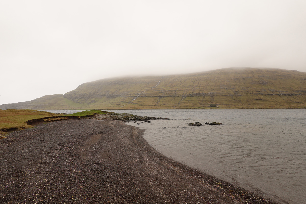 Lac Sørvágsvatn / Leitisvatn sur l’île Vágar des Îles Féroé