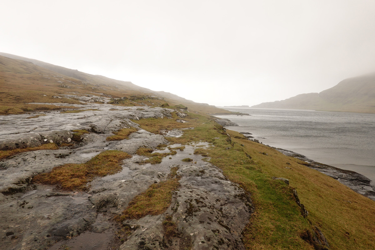 Lac Sørvágsvatn / Leitisvatn sur l’île Vágar des Îles Féroé