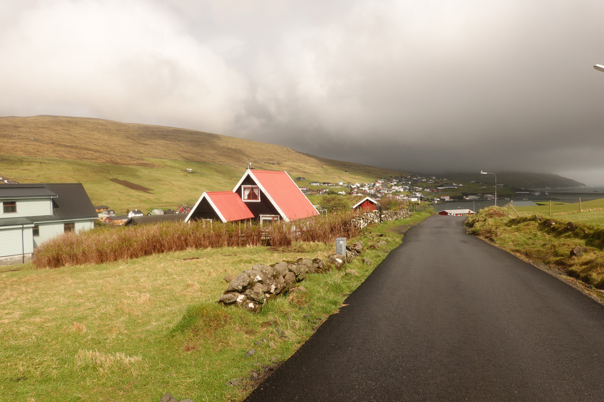 Lac Sørvágsvatn / Leitisvatn sur l’île Vágar des Îles Féroé