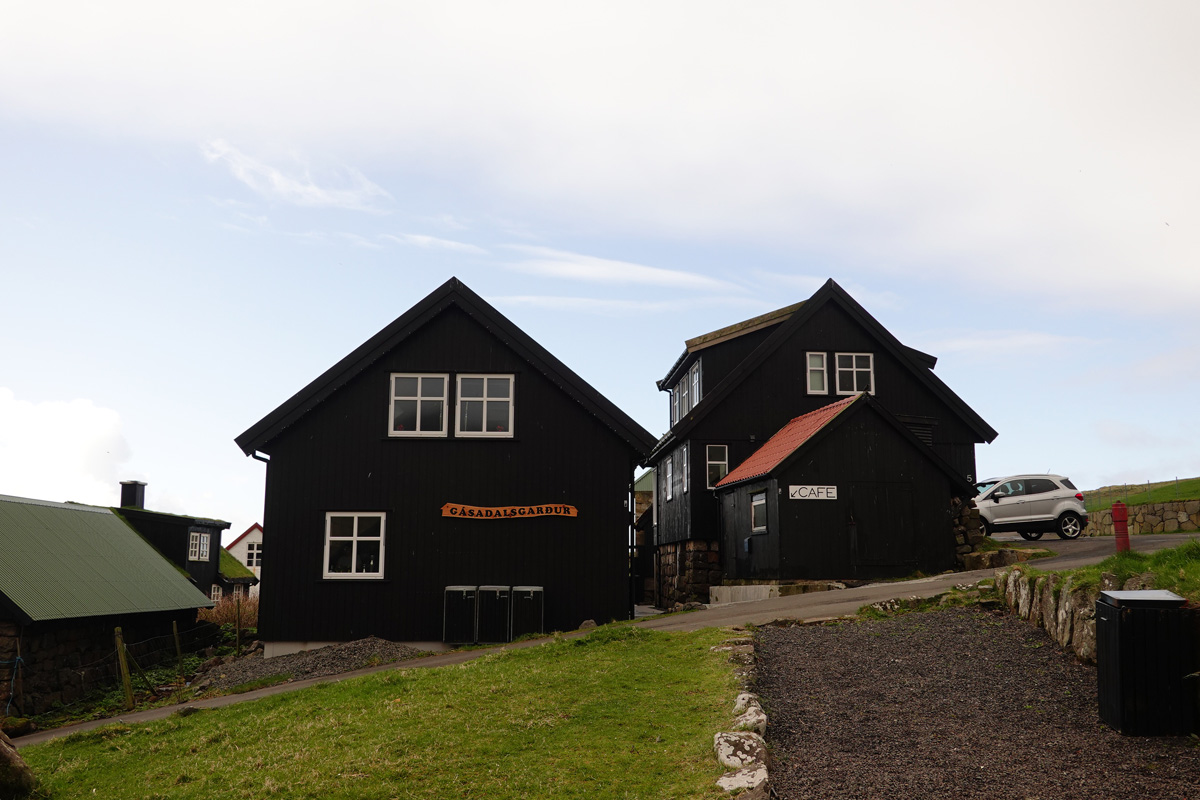 Mon voyage au village de Gásadalur sur l’île Vágar des Îles Féroé