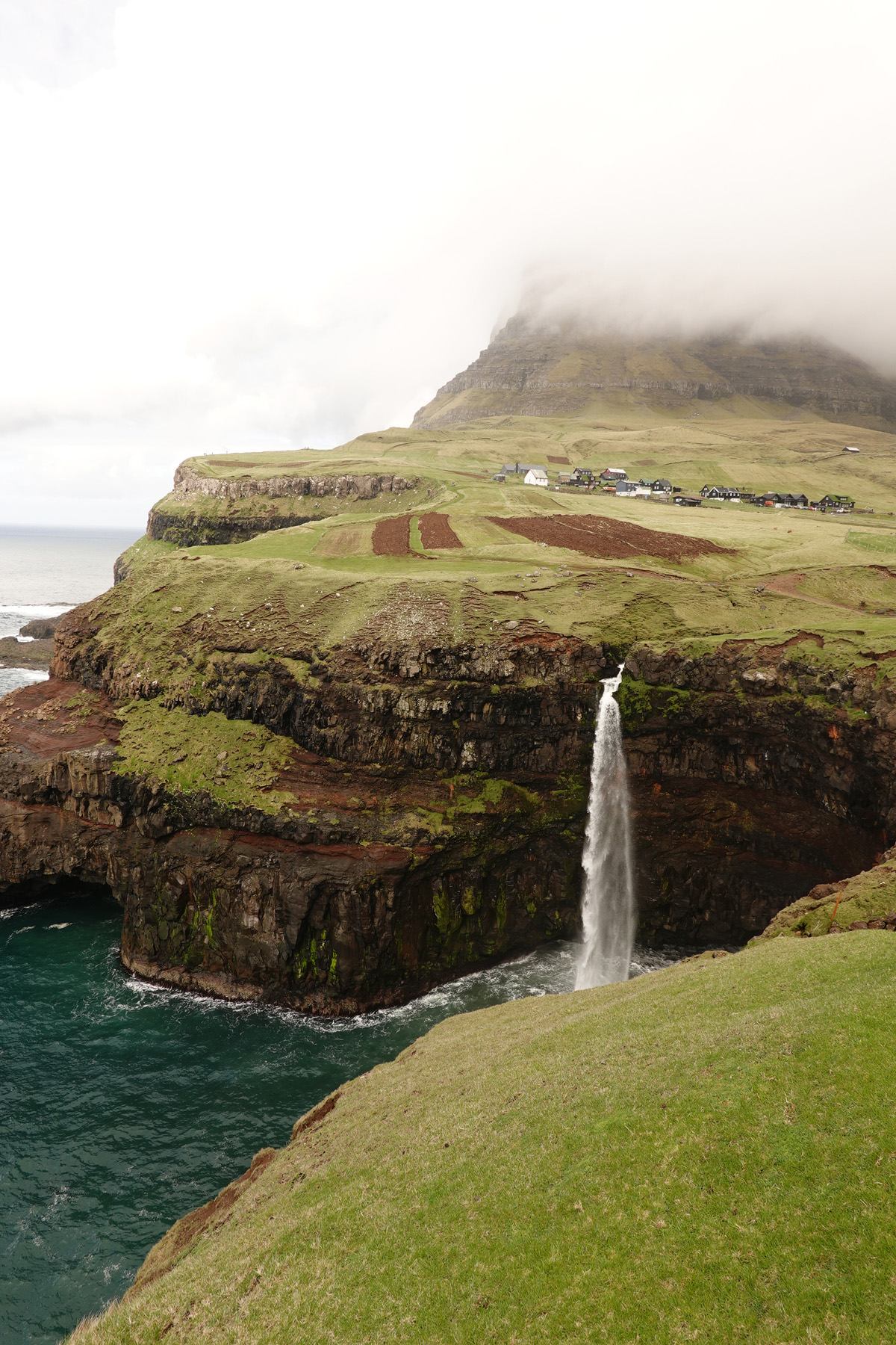 Mon voyage au village de Gásadalur sur l’île Vágar des Îles Féroé