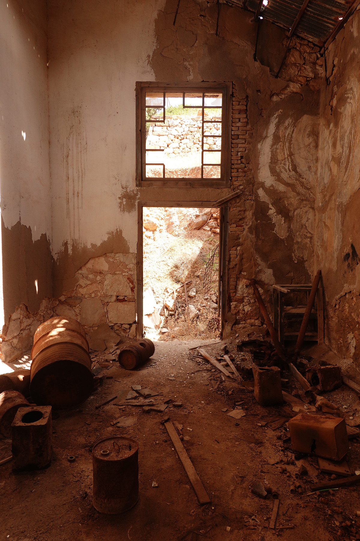 Visite des anciennes mines de souffre Palliomera sur l'île Milos en Grèce